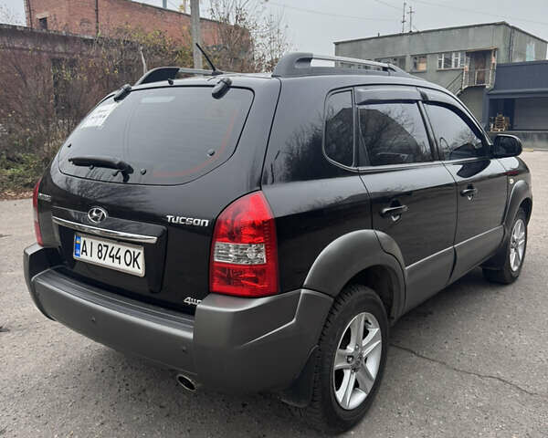 Черный Хендай Туксон, объемом двигателя 1.98 л и пробегом 120 тыс. км за 8500 $, фото 3 на Automoto.ua