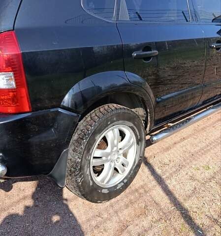 Черный Хендай Туксон, объемом двигателя 2 л и пробегом 226 тыс. км за 8700 $, фото 24 на Automoto.ua