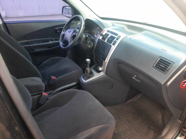 Чорний Хендай Туксон, об'ємом двигуна 2 л та пробігом 130 тис. км за 9200 $, фото 11 на Automoto.ua