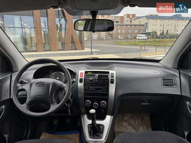 Черный Хендай Туксон, объемом двигателя 1.98 л и пробегом 202 тыс. км за 7650 $, фото 11 на Automoto.ua