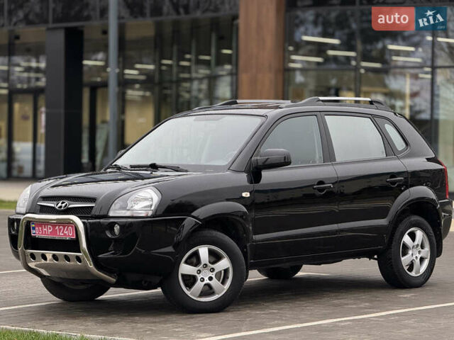Черный Хендай Туксон, объемом двигателя 1.98 л и пробегом 202 тыс. км за 7650 $, фото 2 на Automoto.ua