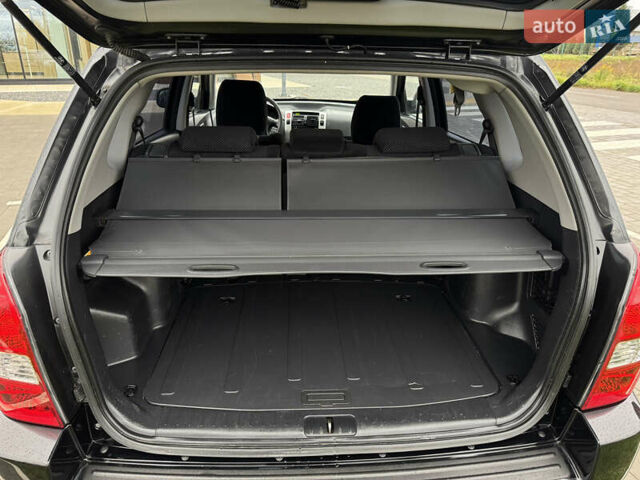 Черный Хендай Туксон, объемом двигателя 1.98 л и пробегом 202 тыс. км за 7650 $, фото 15 на Automoto.ua