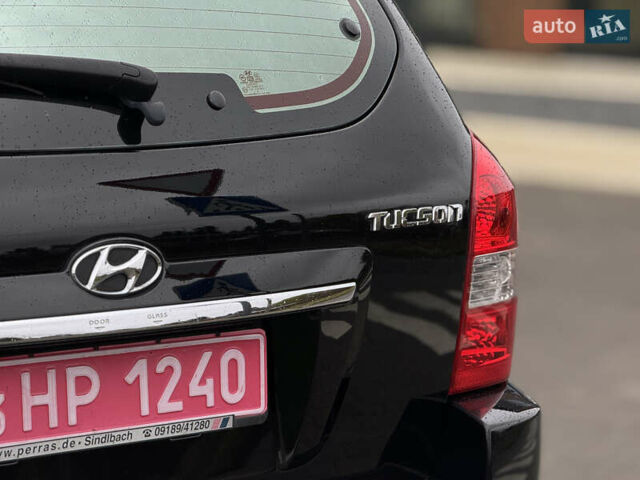 Черный Хендай Туксон, объемом двигателя 1.98 л и пробегом 202 тыс. км за 7650 $, фото 10 на Automoto.ua