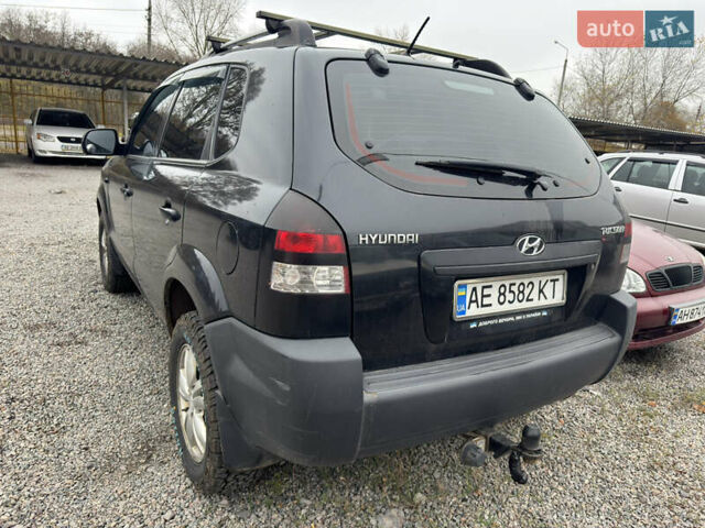Черный Хендай Туксон, объемом двигателя 2 л и пробегом 175 тыс. км за 8000 $, фото 2 на Automoto.ua
