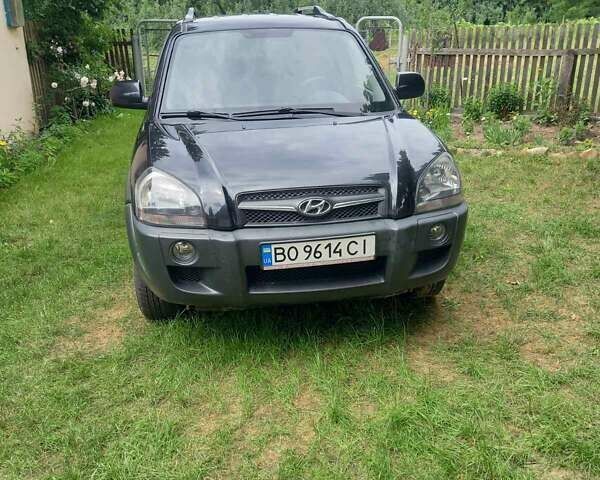 Черный Хендай Туксон, объемом двигателя 1.98 л и пробегом 220 тыс. км за 8500 $, фото 3 на Automoto.ua