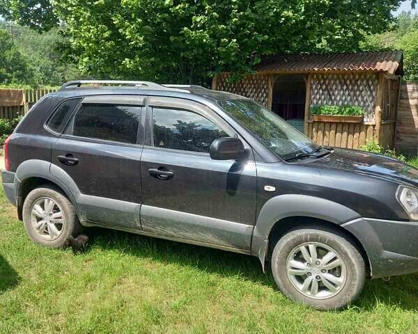 Черный Хендай Туксон, объемом двигателя 1.98 л и пробегом 220 тыс. км за 8500 $, фото 6 на Automoto.ua