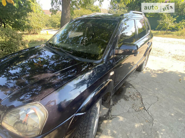 Черный Хендай Туксон, объемом двигателя 1.98 л и пробегом 245 тыс. км за 9000 $, фото 1 на Automoto.ua