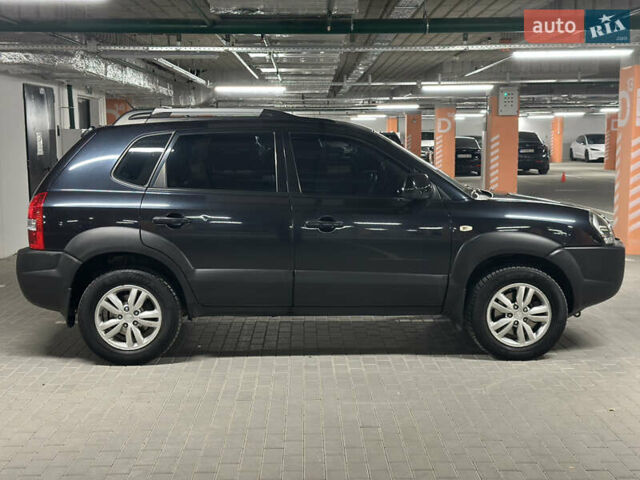 Черный Хендай Туксон, объемом двигателя 1.98 л и пробегом 129 тыс. км за 10600 $, фото 3 на Automoto.ua