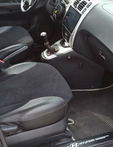 Черный Хендай Туксон, объемом двигателя 1.98 л и пробегом 186 тыс. км за 9500 $, фото 6 на Automoto.ua