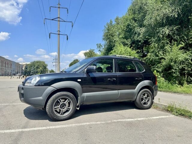 Чорний Хендай Туксон, об'ємом двигуна 2 л та пробігом 260 тис. км за 5500 $, фото 3 на Automoto.ua
