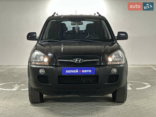 Черный Хендай Туксон, объемом двигателя 1.98 л и пробегом 129 тыс. км за 10600 $, фото 1 на Automoto.ua