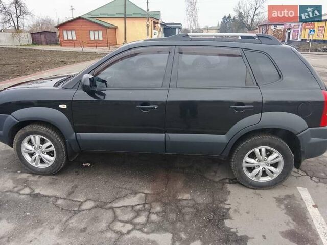 Черный Хендай Туксон, объемом двигателя 1.98 л и пробегом 214 тыс. км за 9100 $, фото 1 на Automoto.ua