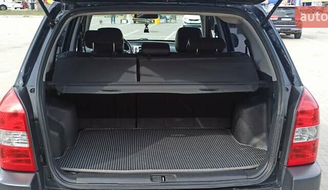 Черный Хендай Туксон, объемом двигателя 1.98 л и пробегом 186 тыс. км за 9500 $, фото 8 на Automoto.ua