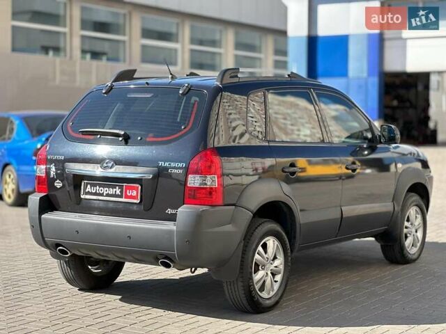Черный Хендай Туксон, объемом двигателя 2 л и пробегом 255 тыс. км за 9290 $, фото 3 на Automoto.ua