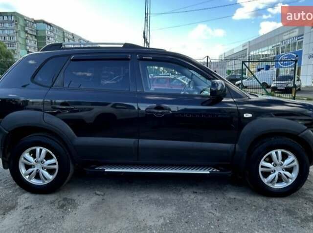 Черный Хендай Туксон, объемом двигателя 1.98 л и пробегом 186 тыс. км за 9500 $, фото 5 на Automoto.ua