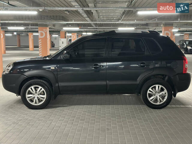 Черный Хендай Туксон, объемом двигателя 1.98 л и пробегом 129 тыс. км за 10600 $, фото 7 на Automoto.ua