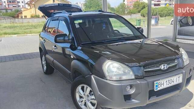 Черный Хендай Туксон, объемом двигателя 2 л и пробегом 141 тыс. км за 8500 $, фото 6 на Automoto.ua