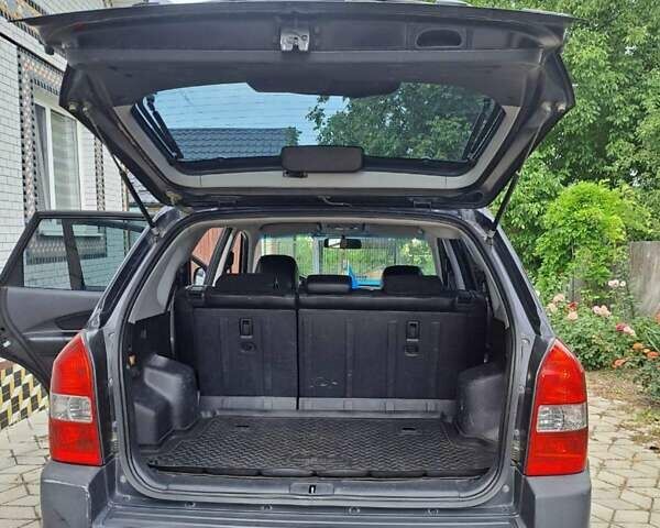 Чорний Хендай Туксон, об'ємом двигуна 1.98 л та пробігом 253 тис. км за 8500 $, фото 3 на Automoto.ua