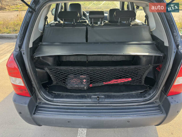 Черный Хендай Туксон, объемом двигателя 1.98 л и пробегом 218 тыс. км за 9350 $, фото 13 на Automoto.ua