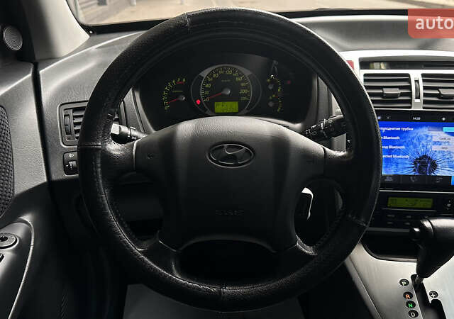 Черный Хендай Туксон, объемом двигателя 1.98 л и пробегом 129 тыс. км за 10600 $, фото 8 на Automoto.ua