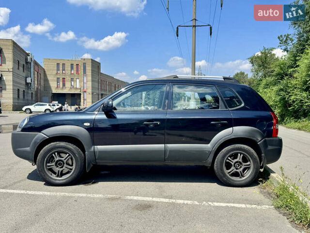 Черный Хендай Туксон, объемом двигателя 1.98 л и пробегом 252 тыс. км за 7999 $, фото 4 на Automoto.ua