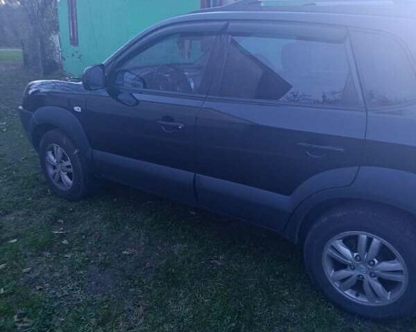 Черный Хендай Туксон, объемом двигателя 1.98 л и пробегом 298 тыс. км за 9300 $, фото 4 на Automoto.ua