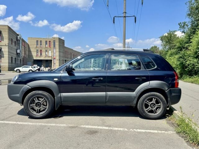 Чорний Хендай Туксон, об'ємом двигуна 2 л та пробігом 260 тис. км за 5500 $, фото 4 на Automoto.ua