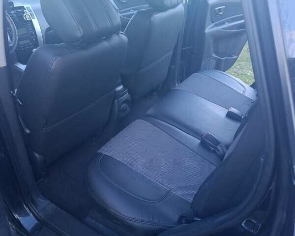 Черный Хендай Туксон, объемом двигателя 1.98 л и пробегом 298 тыс. км за 9300 $, фото 5 на Automoto.ua