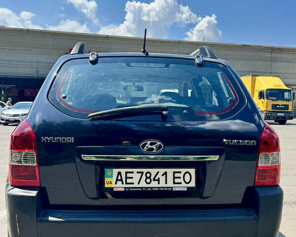 Черный Хендай Туксон, объемом двигателя 1.98 л и пробегом 252 тыс. км за 7999 $, фото 5 на Automoto.ua