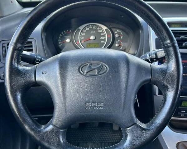 Черный Хендай Туксон, объемом двигателя 1.98 л и пробегом 186 тыс. км за 9500 $, фото 9 на Automoto.ua