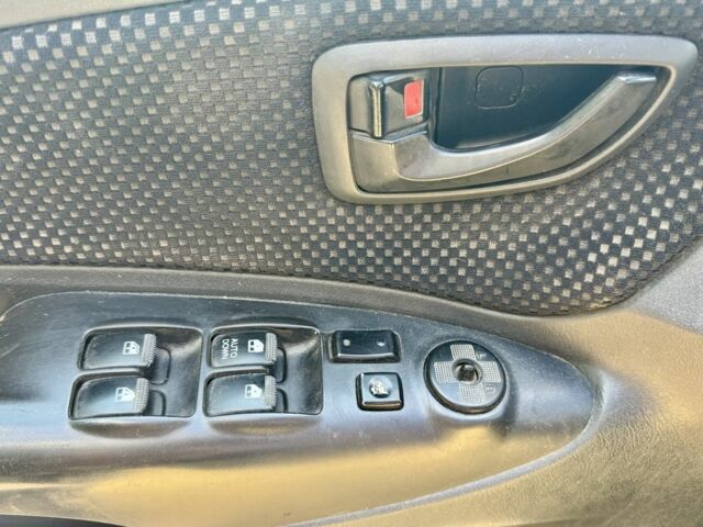 Чорний Хендай Туксон, об'ємом двигуна 2 л та пробігом 260 тис. км за 5500 $, фото 8 на Automoto.ua