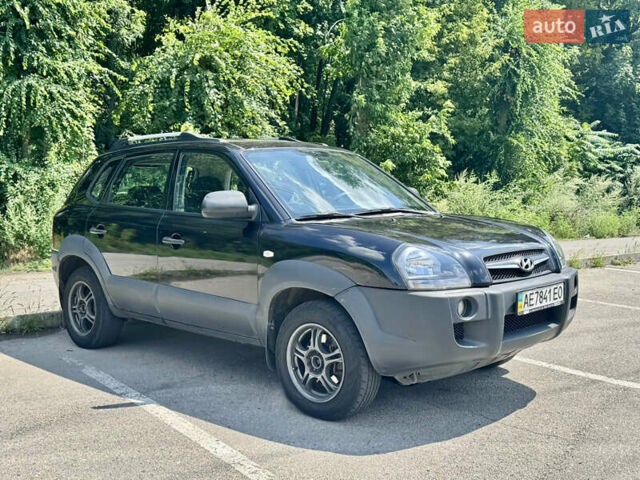 Черный Хендай Туксон, объемом двигателя 1.98 л и пробегом 252 тыс. км за 7999 $, фото 2 на Automoto.ua