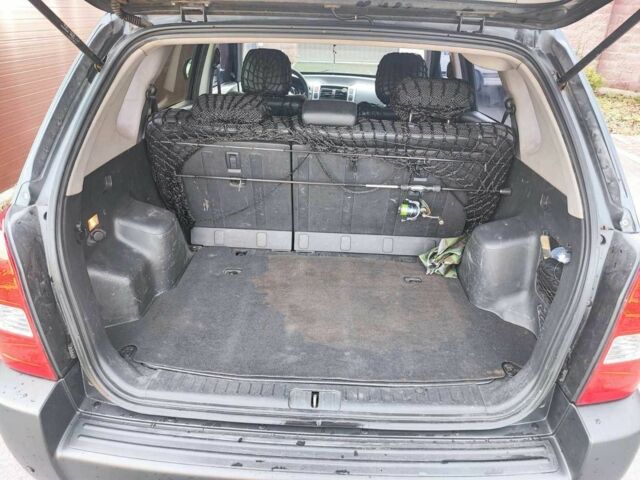 Чорний Хендай Туксон, об'ємом двигуна 2 л та пробігом 387 тис. км за 7000 $, фото 10 на Automoto.ua