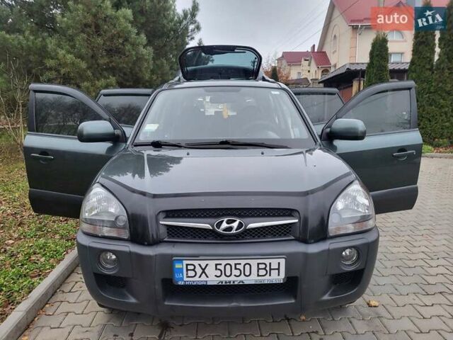 Чорний Хендай Туксон, об'ємом двигуна 1.98 л та пробігом 160 тис. км за 10300 $, фото 49 на Automoto.ua