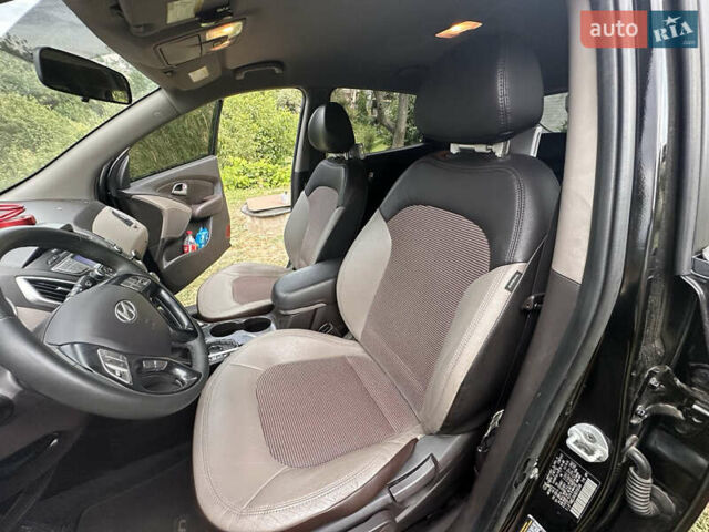 Черный Хендай Туксон, объемом двигателя 2.36 л и пробегом 151 тыс. км за 13000 $, фото 6 на Automoto.ua