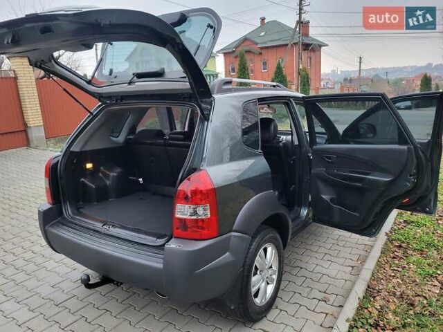 Чорний Хендай Туксон, об'ємом двигуна 1.98 л та пробігом 160 тис. км за 10300 $, фото 65 на Automoto.ua