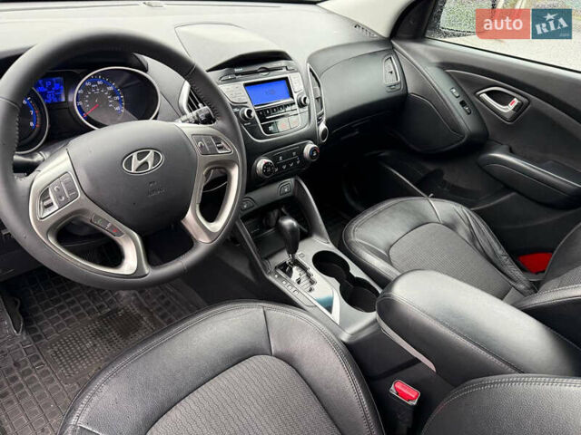 Черный Хендай Туксон, объемом двигателя 2.4 л и пробегом 143 тыс. км за 12000 $, фото 16 на Automoto.ua