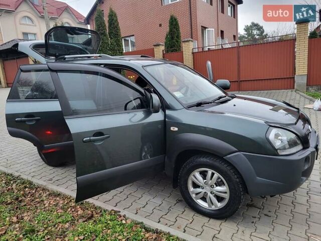 Чорний Хендай Туксон, об'ємом двигуна 1.98 л та пробігом 160 тис. км за 10300 $, фото 68 на Automoto.ua