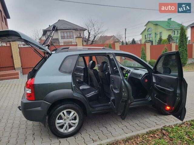 Чорний Хендай Туксон, об'ємом двигуна 1.98 л та пробігом 160 тис. км за 10300 $, фото 67 на Automoto.ua