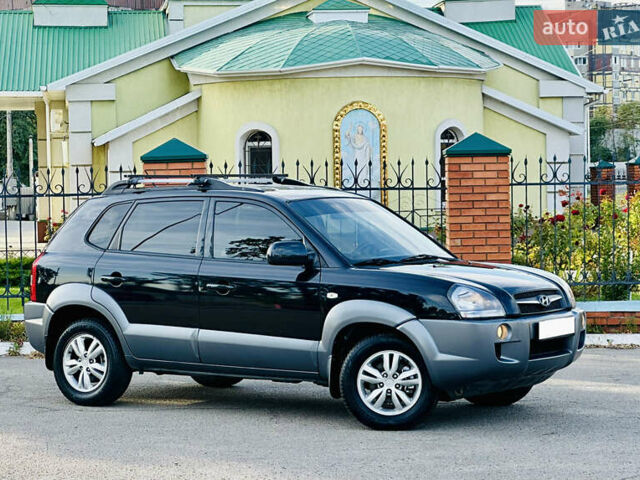 Черный Хендай Туксон, объемом двигателя 2 л и пробегом 119 тыс. км за 9600 $, фото 4 на Automoto.ua