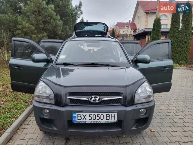 Чорний Хендай Туксон, об'ємом двигуна 1.98 л та пробігом 160 тис. км за 10300 $, фото 48 на Automoto.ua