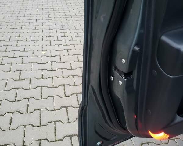 Чорний Хендай Туксон, об'ємом двигуна 1.98 л та пробігом 160 тис. км за 10300 $, фото 91 на Automoto.ua