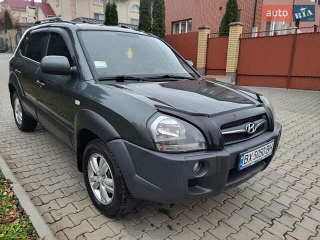 Чорний Хендай Туксон, об'ємом двигуна 1.98 л та пробігом 160 тис. км за 10300 $, фото 6 на Automoto.ua