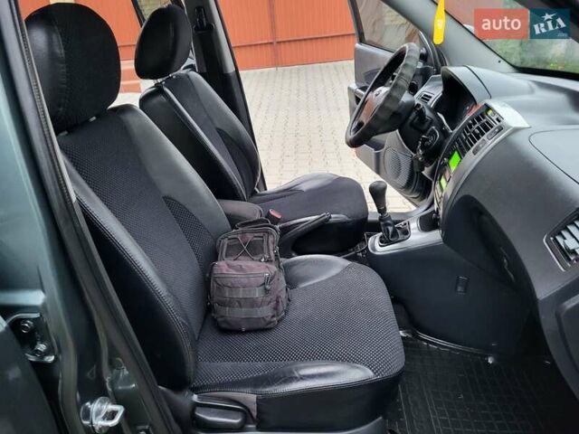 Чорний Хендай Туксон, об'ємом двигуна 1.98 л та пробігом 160 тис. км за 10300 $, фото 103 на Automoto.ua