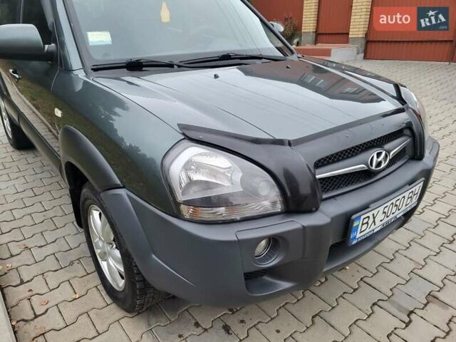 Чорний Хендай Туксон, об'ємом двигуна 1.98 л та пробігом 160 тис. км за 10300 $, фото 5 на Automoto.ua