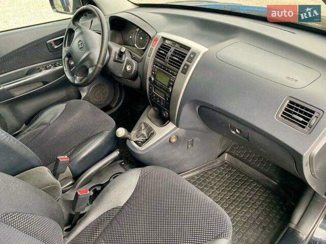 Черный Хендай Туксон, объемом двигателя 1.98 л и пробегом 158 тыс. км за 8200 $, фото 16 на Automoto.ua