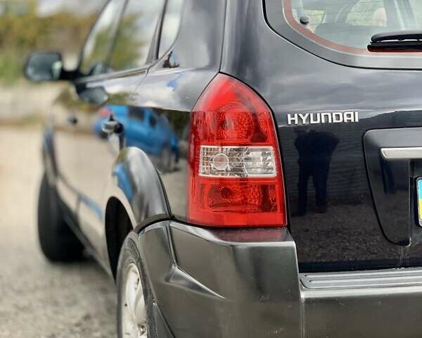 Черный Хендай Туксон, объемом двигателя 1.98 л и пробегом 158 тыс. км за 8200 $, фото 20 на Automoto.ua