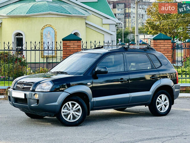 Черный Хендай Туксон, объемом двигателя 2 л и пробегом 119 тыс. км за 9600 $, фото 2 на Automoto.ua