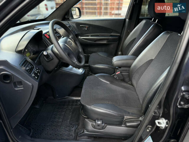 Чорний Хендай Туксон, об'ємом двигуна 1.99 л та пробігом 280 тис. км за 8900 $, фото 41 на Automoto.ua