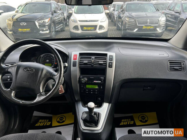 Черный Хендай Туксон, объемом двигателя 2 л и пробегом 178 тыс. км за 9600 $, фото 13 на Automoto.ua